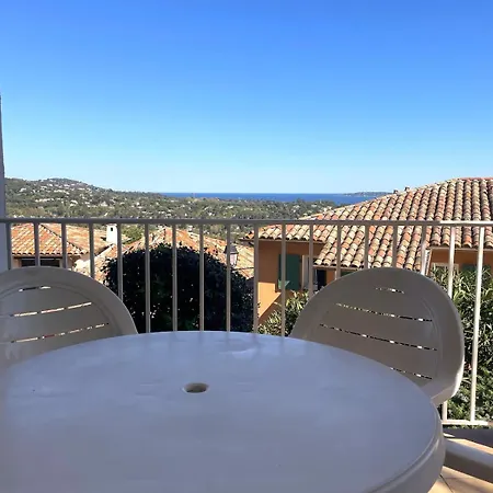 Vue Domaine Les Restanques شقة